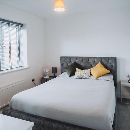 Deluxe 2 Bed Flat In Patchway Near Aztec West And Cribbs Causeway Bristol Apartment Bagian luar foto