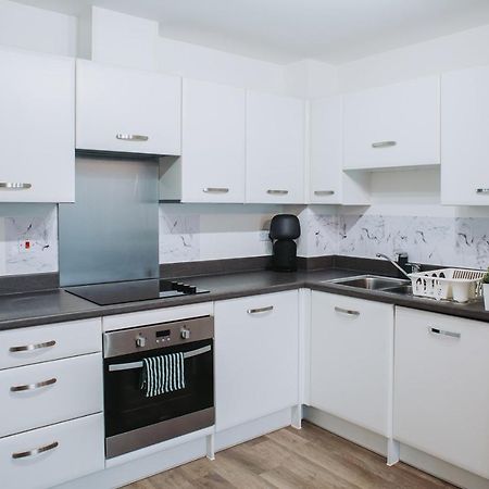 Deluxe 2 Bed Flat In Patchway Near Aztec West And Cribbs Causeway Bristol Apartment Bagian luar foto