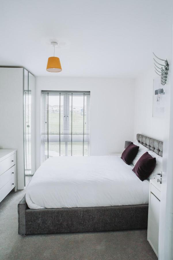 Deluxe 2 Bed Flat In Patchway Near Aztec West And Cribbs Causeway Bristol Apartment Bagian luar foto