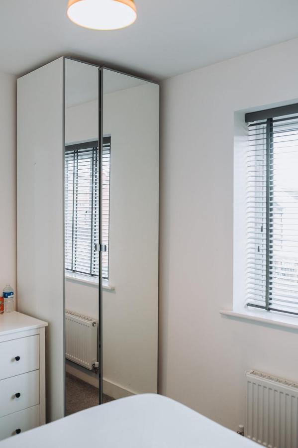 Deluxe 2 Bed Flat In Patchway Near Aztec West And Cribbs Causeway Bristol Apartment Bagian luar foto