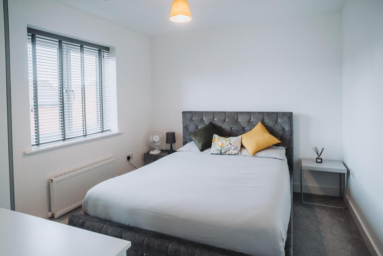 Deluxe 2 Bed Flat In Patchway Near Aztec West And Cribbs Causeway Bristol Apartment Bagian luar foto