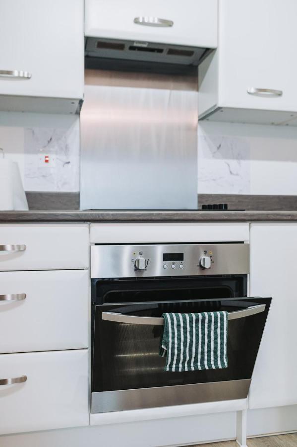 Deluxe 2 Bed Flat In Patchway Near Aztec West And Cribbs Causeway Bristol Apartment Bagian luar foto