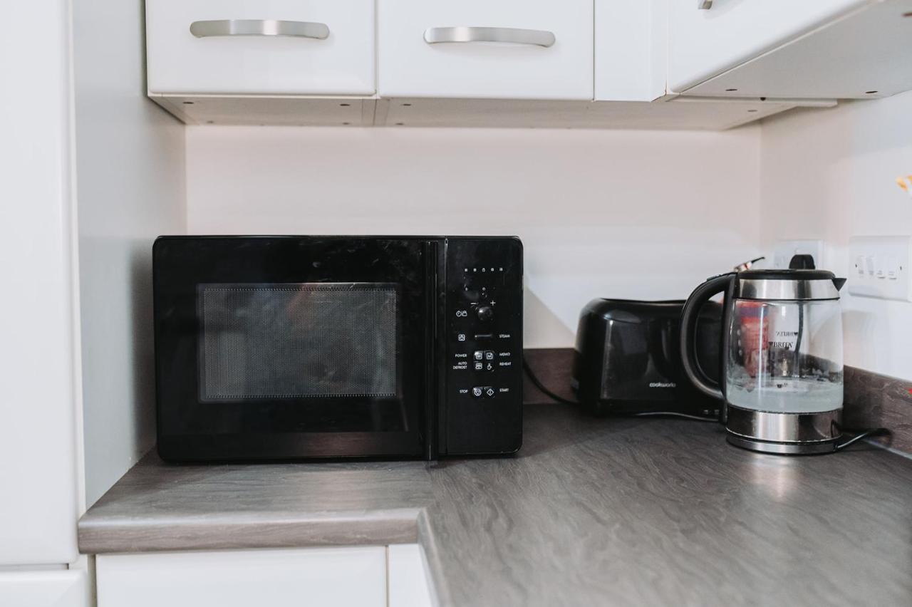 Deluxe 2 Bed Flat In Patchway Near Aztec West And Cribbs Causeway Bristol Apartment Bagian luar foto