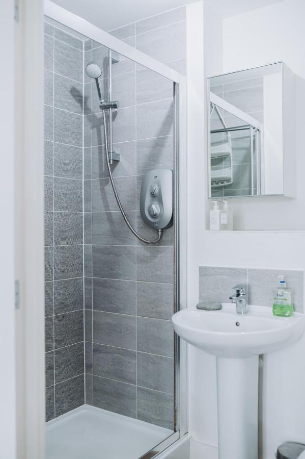 Deluxe 2 Bed Flat In Patchway Near Aztec West And Cribbs Causeway Bristol Apartment Bagian luar foto