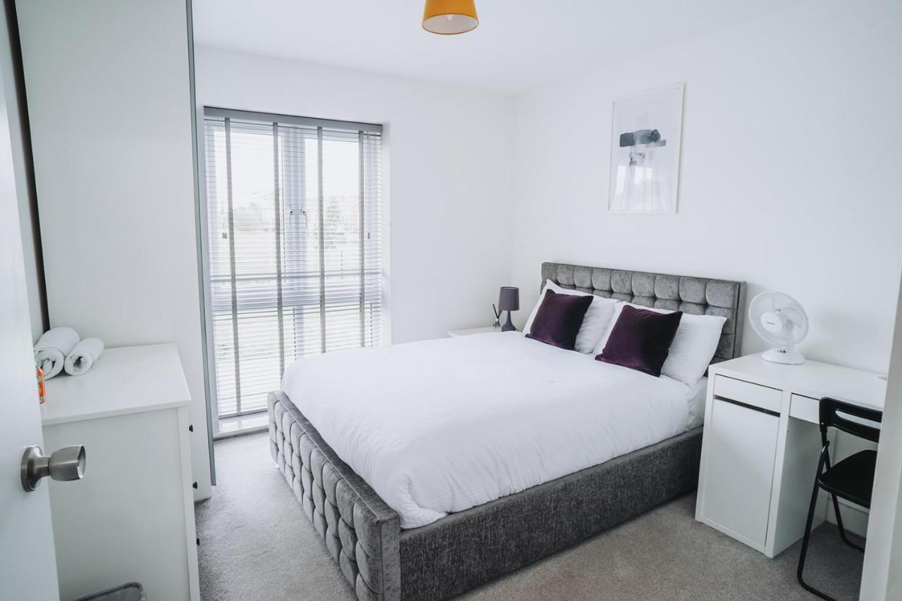Deluxe 2 Bed Flat In Patchway Near Aztec West And Cribbs Causeway Bristol Apartment Bagian luar foto