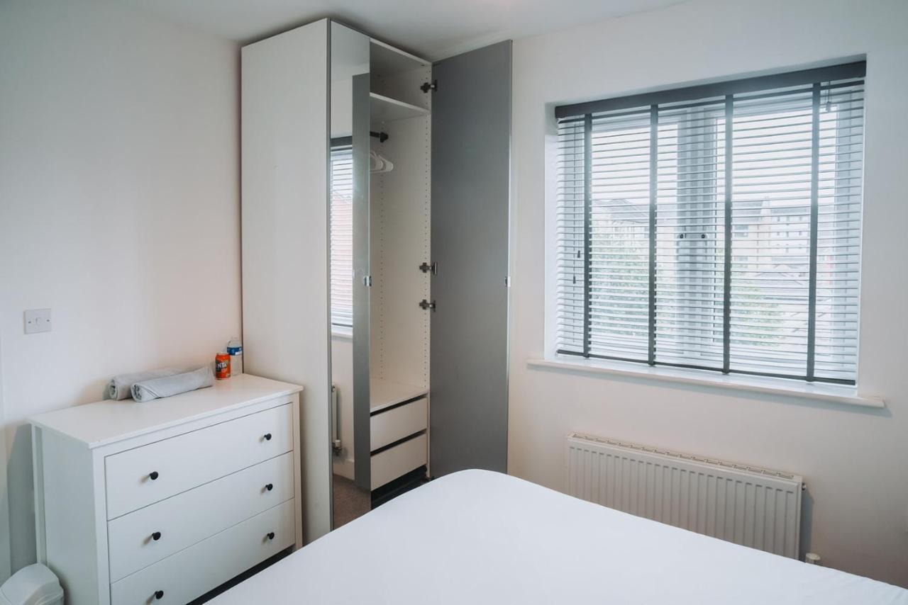 Deluxe 2 Bed Flat In Patchway Near Aztec West And Cribbs Causeway Bristol Apartment Bagian luar foto