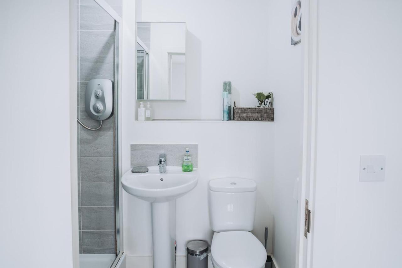 Deluxe 2 Bed Flat In Patchway Near Aztec West And Cribbs Causeway Bristol Apartment Bagian luar foto
