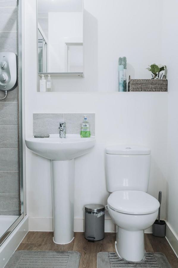 Deluxe 2 Bed Flat In Patchway Near Aztec West And Cribbs Causeway Bristol Apartment Bagian luar foto